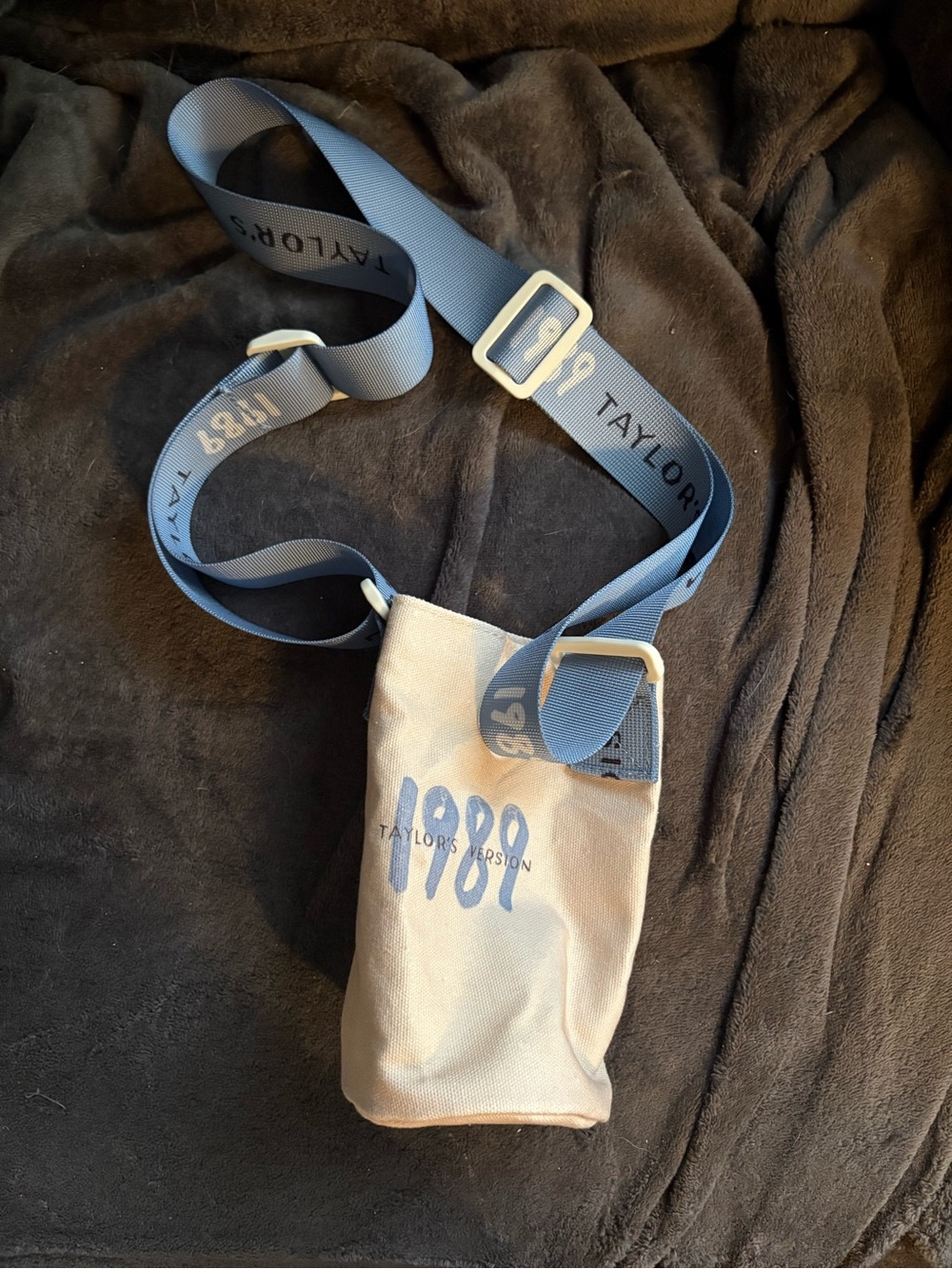 1989 Taylor Swift eras tour  Bottle Bag - Blue Strap. No water bottle